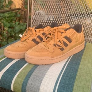 adidas brown low fourms size 9 1/2 detachable velcro straps